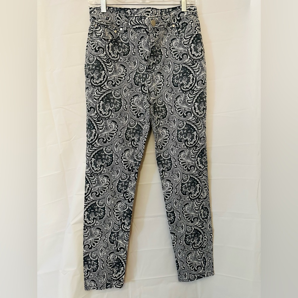 Passport Women’s Geometric Style Pants With Pockets, Size 10, Preowned.